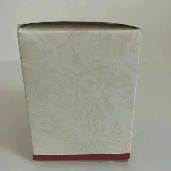 Hallmark Keepsake Ornament Holiday Barbie - Picture 4 of 13